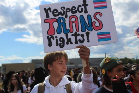 Conner Smith protesting Glenn 
Youngkin’s new transgender student policies at a Hayfield 
walkout. (Maya Blackston)