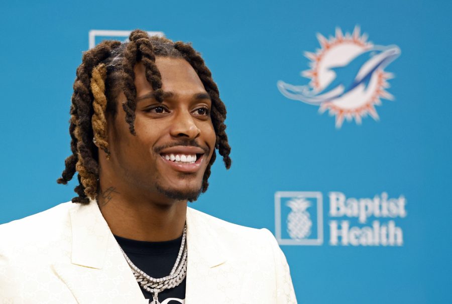 Miami+Dolphins+cornerback+Jalen+Ramsey+is+introduced+during+an+NFL+football+news+conference%2C+Thursday%2C+March+16%2C+2023+in+Miami+Gardens%2C+Fla.+%28AP+Photo%2FRhona+Wise%29