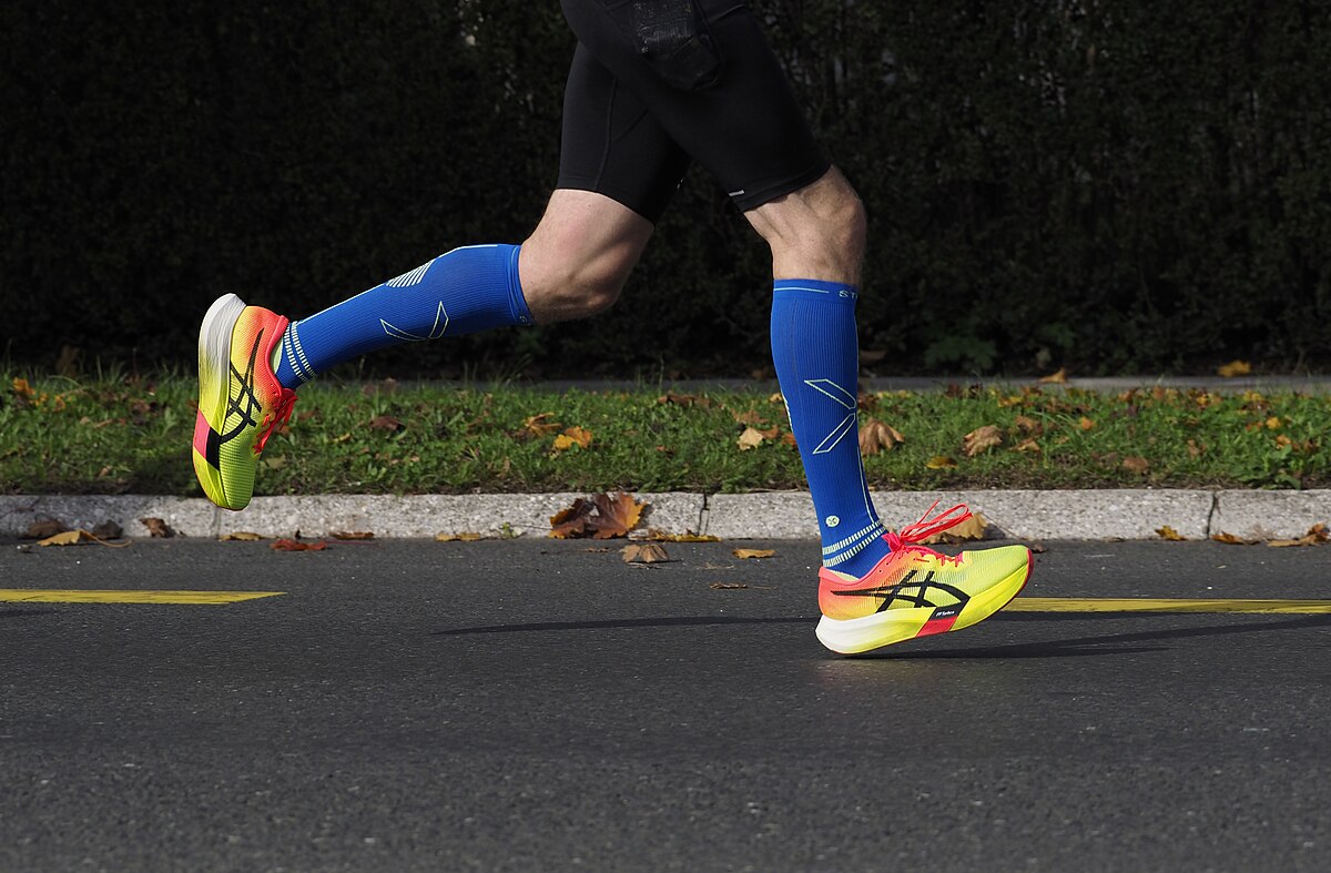 Heel strike, runner with Asics Metaspeed Edge Paris (2024 Ljubljana Marathon). Courtesy of Petar Milosevic, Wikimedia Commons